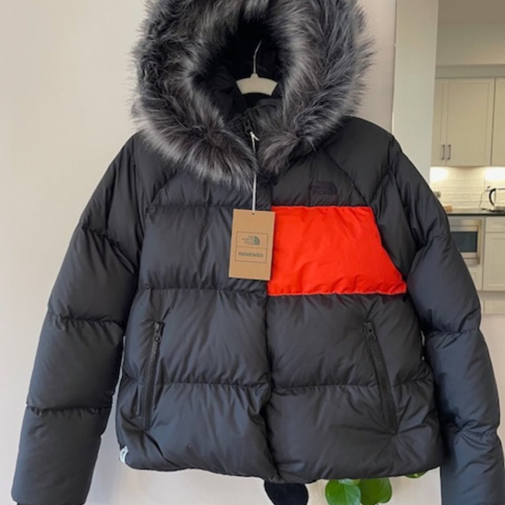 The North Face ReNewed Dealio Hooded Faux Fur Trim, Down Jacket -Black  -Size SM